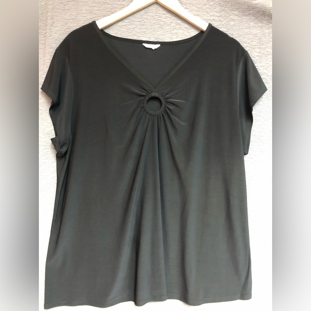 Cato  Black top with cap sleeves